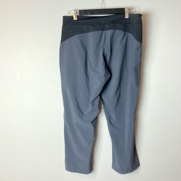 Brooks capris - Picture 9 of 9